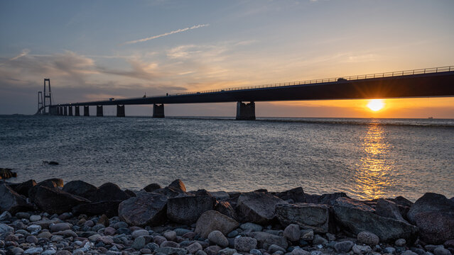 Storebeltbr&uuml;cke in D&auml;nemark in der blauen Stunde