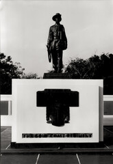 Memorial to the Gold Coast Regiment on Independence Square in Accra, Ghana, circa 1958 - obrazy, fototapety, plakaty