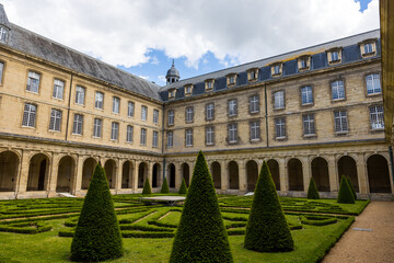 Obraz premium Cloître de l'Abbaye-aux-Hommes à Caen