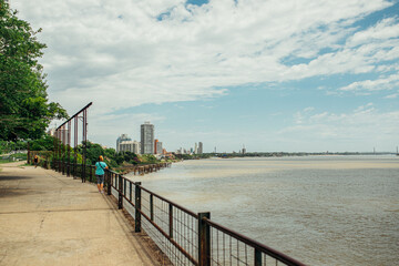 Fototapeta premium Costanera de un rio argentino