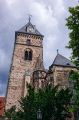 Fototapeta na wymiar Turm einer historischen Münsterkirche in Hameln