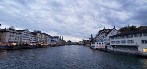 Obraz premium Limmat river at night, Old Town Zurich, Switzerland
