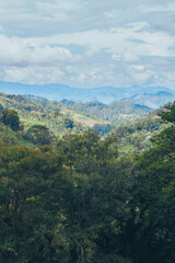 Vista de monta&ntilde;as y un cielo con nubes camino a Jinotega, Nicaragua