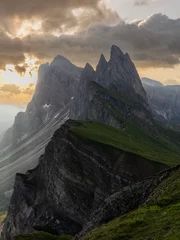 Photo sur Plexiglas Dolomites sunrise in the mountains dolomites seceda 