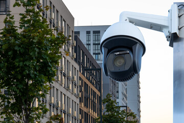 To ensure the security of the territory, a high-quality swiveling CCTV camera with night vision is installed.