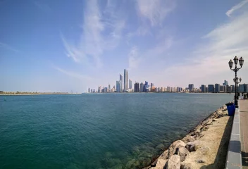 Fotobehang Abu Dhabi skyline vanaf de baai © notagoodbusiness