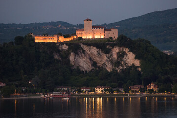 Naklejka premium Dusk over Lake Maggiore