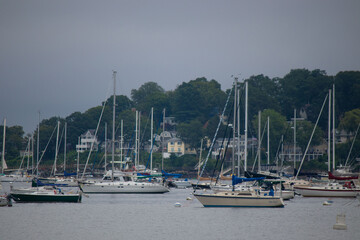Fototapeta na wymiar Sailboats in the water around Salem