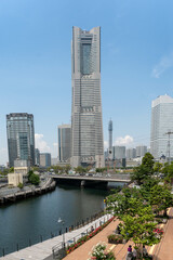 Obraz premium 横浜港沿岸エリアの超高層ビル群 