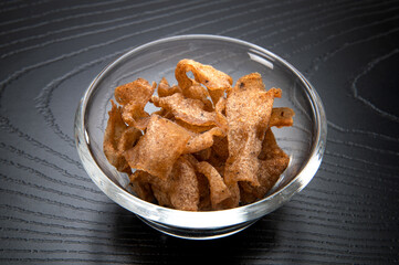 スライスした味付き乾燥コンニャク