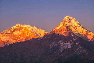 landschap van Annapurna-massief in nepal in de schemering