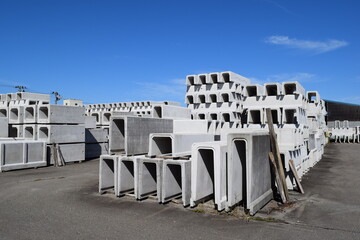 積まれた土木工事用コンクリート製品