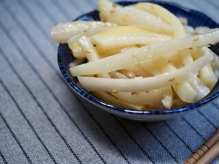 한국음식 도라지 무침