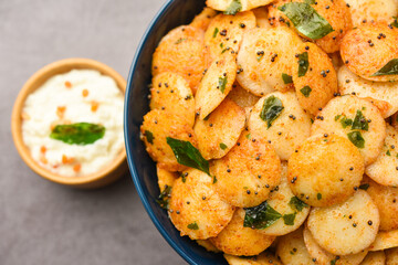 mini idli fry with coconut chutney