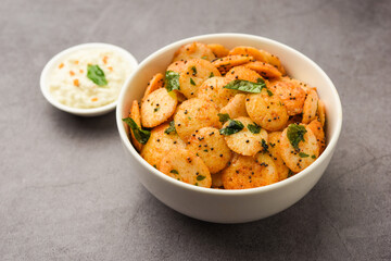 mini idli fry with coconut chutney