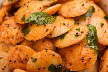 mini idli fry with coconut chutney