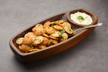 mini idli fry with coconut chutney