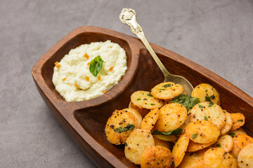 mini idli fry with coconut chutney