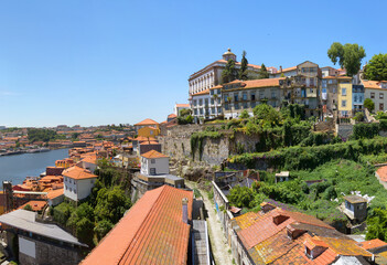 Embankment Ribaira in old town and Douro river. Porto, Portugal. - obrazy, fototapety, plakaty