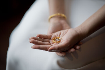 wedding ring close up hand
