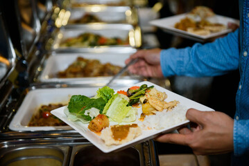 scooping the food, catering, dinner time
