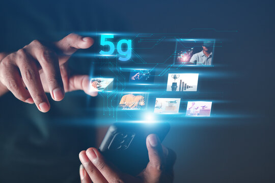 business man presenting graphics metaverse 5G world cyber business in business technology concept of online digital processing