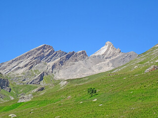 Le Pain de Sucre et le Pic d'Asti