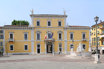 Fototapeta na wymiar Brescia, Piazza del Mercato - Università degli Studi di Brescia