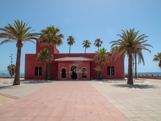 Fototapeta na wymiar Castillo de estilo árabe en el paseo marítimo de Benalmádena, Málaga, Andalucía, España