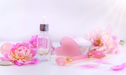 Obraz na płótnie Canvas Pink flowers on white background spa facial. Selective focus.