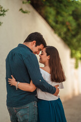Naklejka premium beautiful couple hugging 