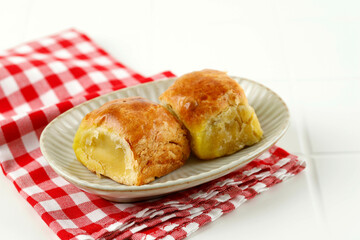 Bolen Pisang or Bolen Bandung is Banana Wrapped with Puff Pastry. It is usually as souvenirs from Bandung, West Java.