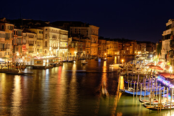 Fototapeta na wymiar Le grand Canal, la nuit