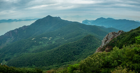 Obraz premium Scenic view of mountains against sky