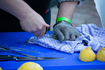 Austern öffnen © Andreas