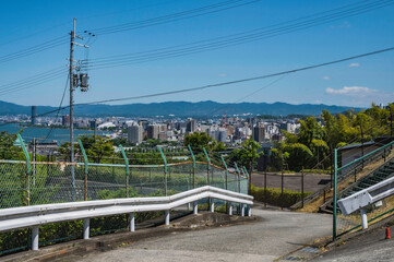高台から望むびわ湖と大津の町並み