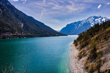lake and mountains © Oleg