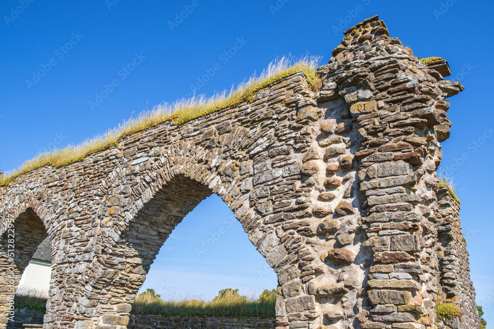 Wall mural Stone arches in an old church ruin