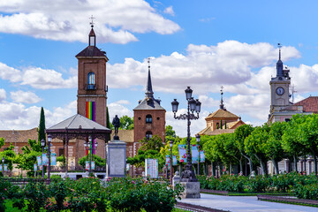 Main square of the old city of Alcala de Henares with its old buildings, a world heritage site. - obrazy, fototapety, plakaty