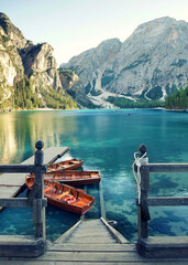 romantischer Platz am Bergsee