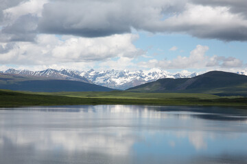 Fototapeta premium lake and mountains