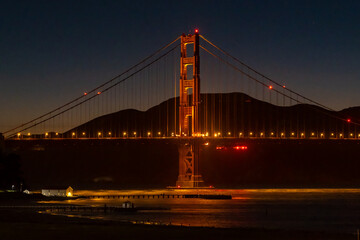 Fototapeta na wymiar Evening Glow, Golden Gate Bridge 