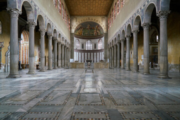 Obraz premium The paleochristian styled Santa Sabina church in Rom