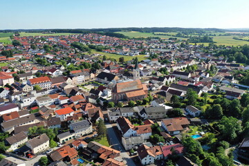 Luftbild von Frontenhausen ein Markt im niederbayerischen Landkreis Dingolfing-Landau