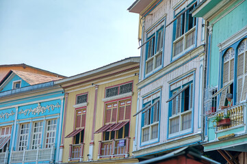 Obraz premium Guayaquil, Guayas, Ecuador - November, 2013: Houses, windows and streets of the Cerro del Carmen area (Carmen's Hill), on a sunny morning in the city.