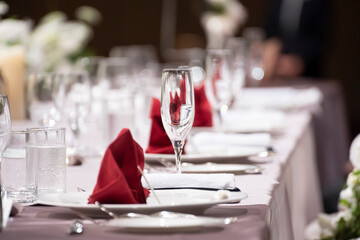 The champagne glass set in the banquet is characteristic