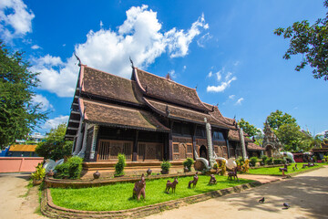Fototapeta premium Chiang Mai,Thailand on September15,2019:Traditional Lanna architectural style of viharn(assembly hall) of Wat Lok Moli (Wat Lok Molee).