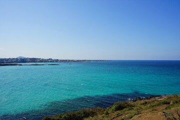 Fototapeta na wymiar beautiful seascape with clear bluish water