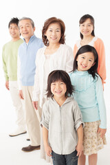 ３世代家族のポートレート