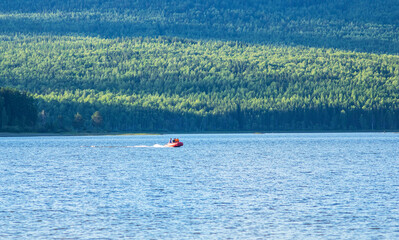 Motor boat near Mount Kachkanar, June 2022.
Моторная лодка близ горы Качканар, июнь 2022 год. 